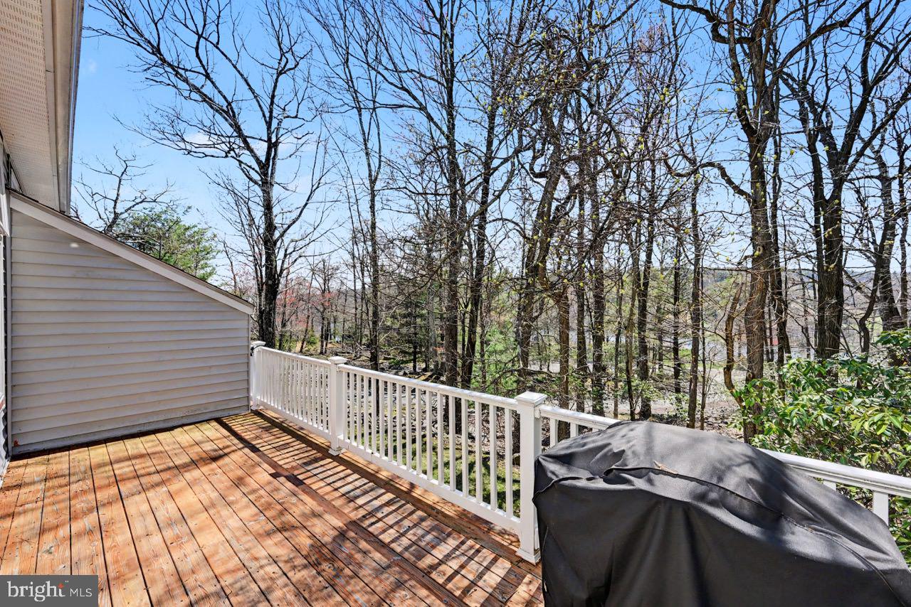 LAUREL WOODS - Residential