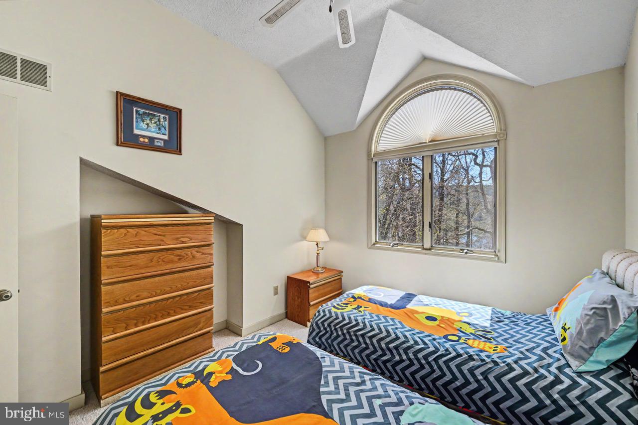 LAUREL WOODS - Residential