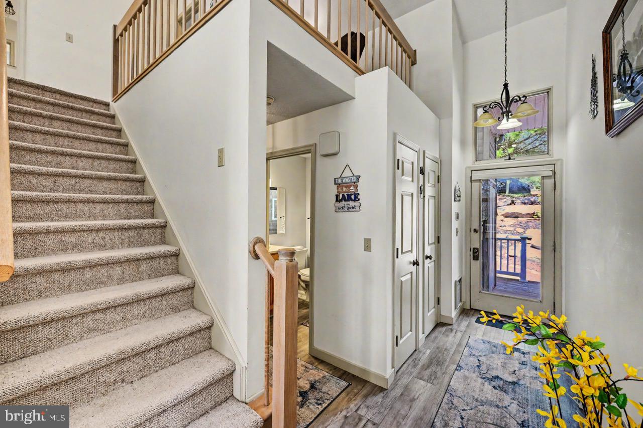 LAUREL WOODS - Residential