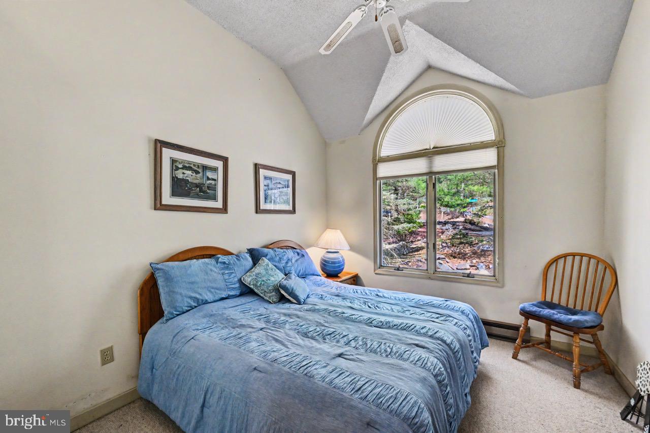 LAUREL WOODS - Residential