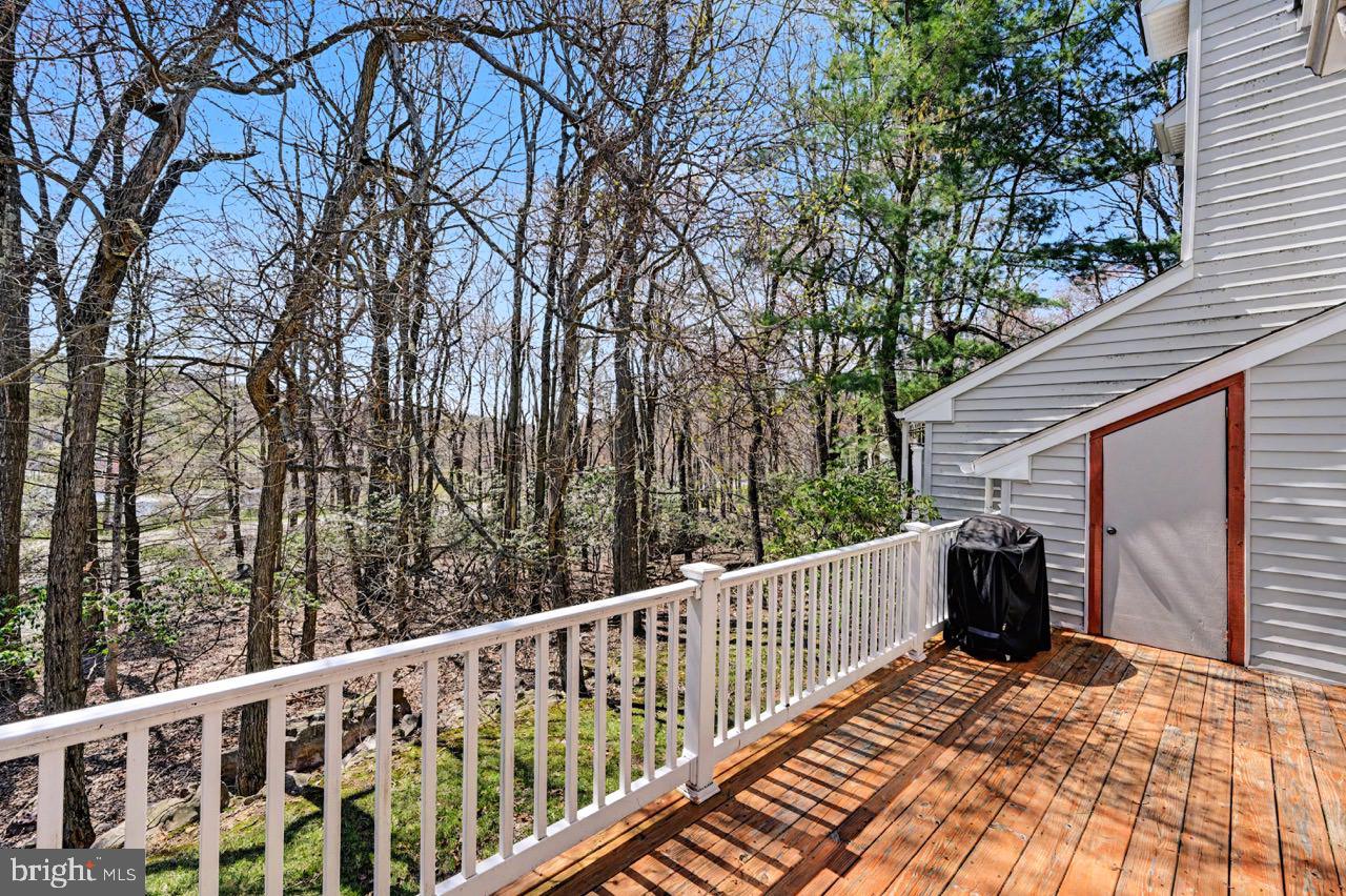 LAUREL WOODS - Residential