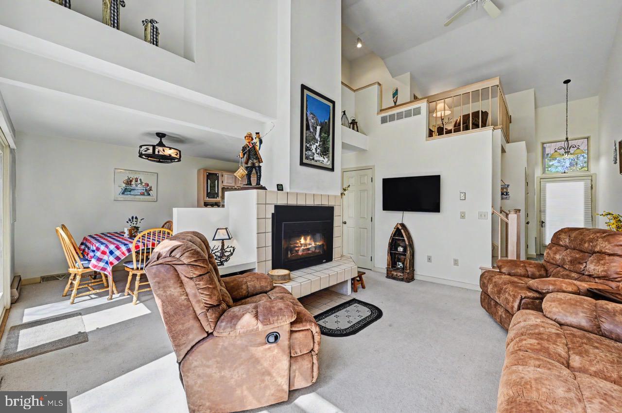 LAUREL WOODS - Residential