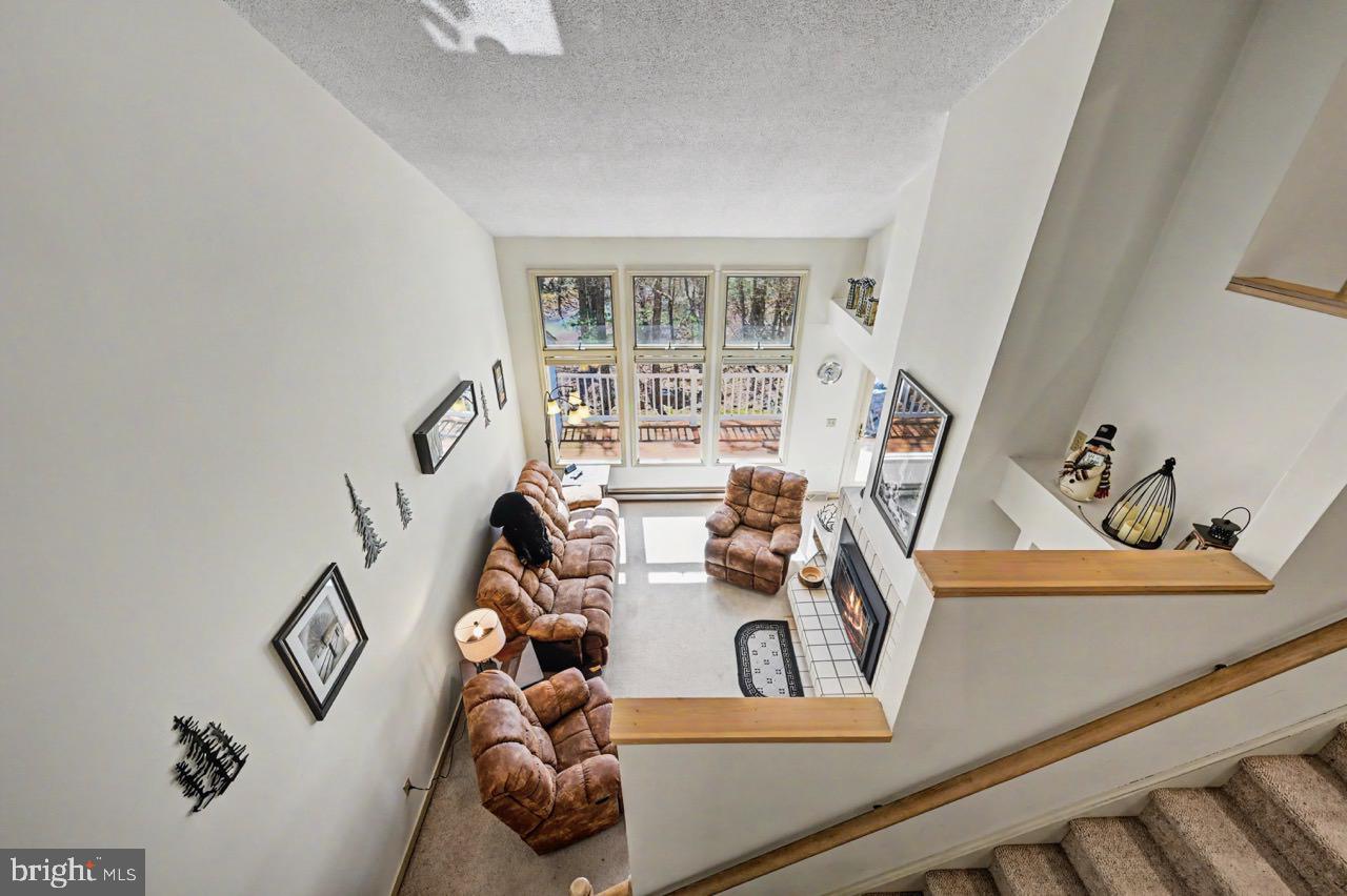 LAUREL WOODS - Residential