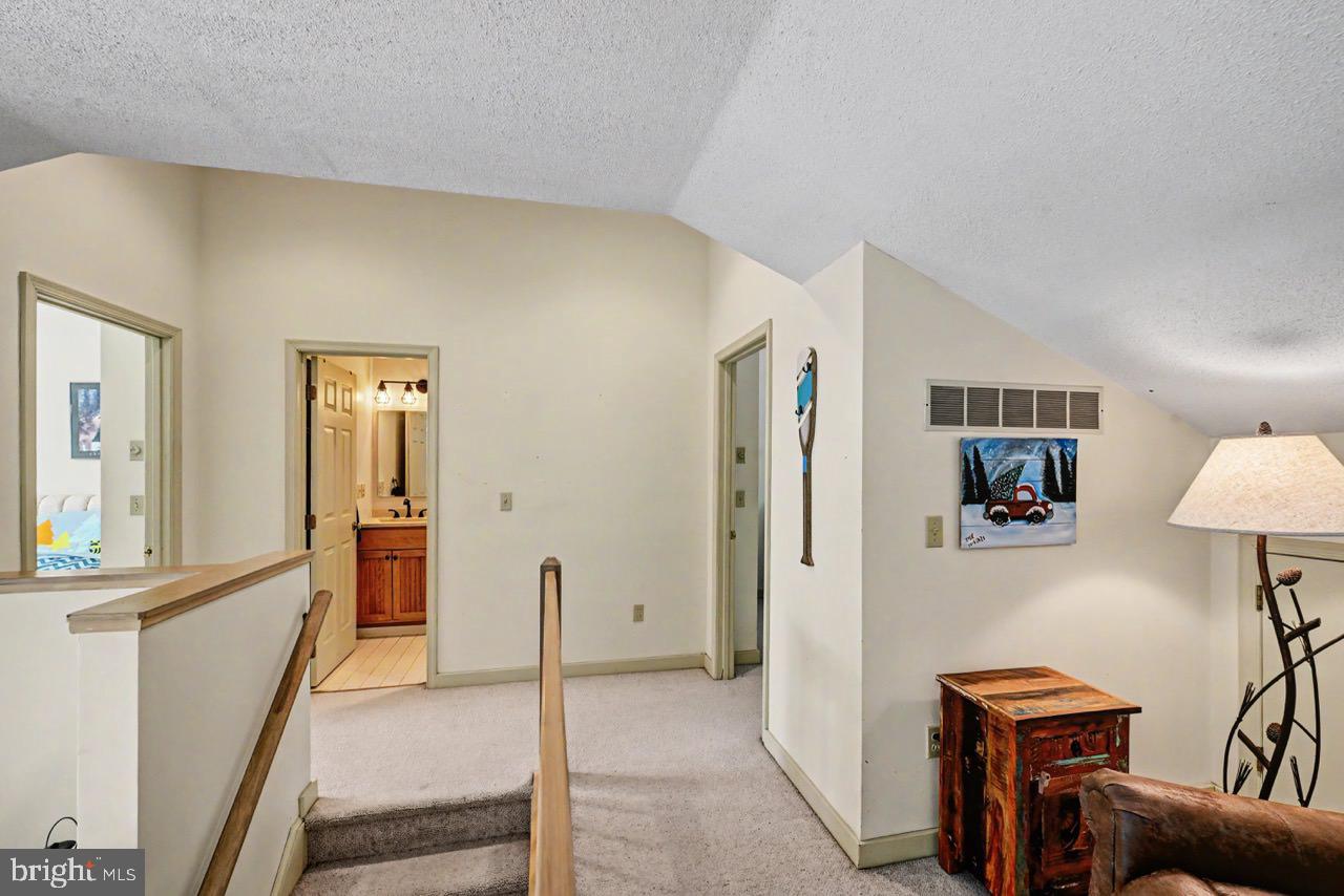 LAUREL WOODS - Residential