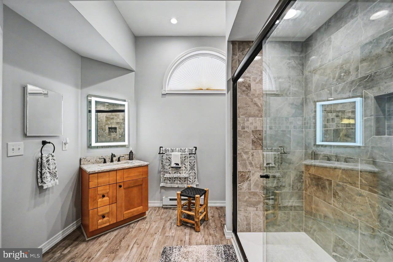 LAUREL WOODS - Residential