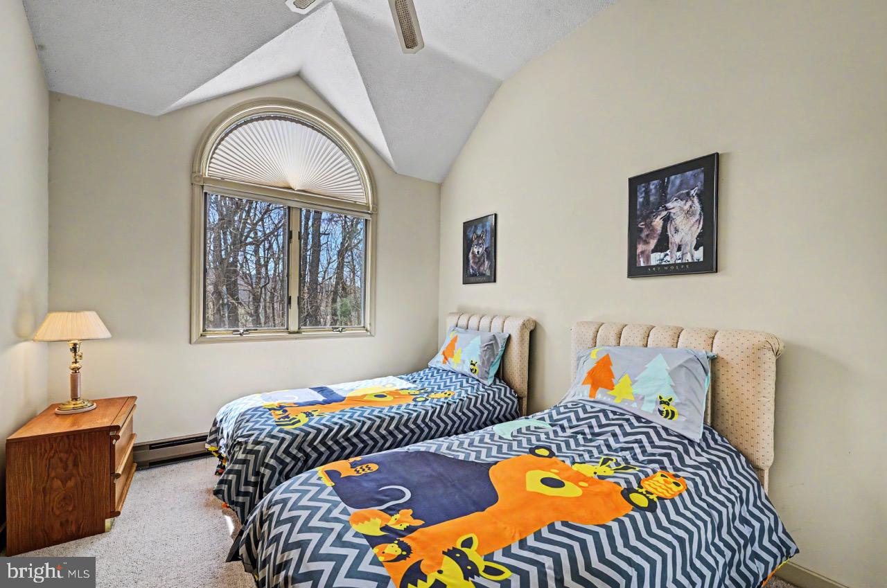 LAUREL WOODS - Residential
