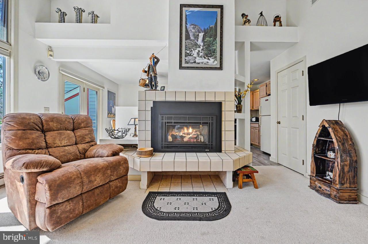 LAUREL WOODS - Residential