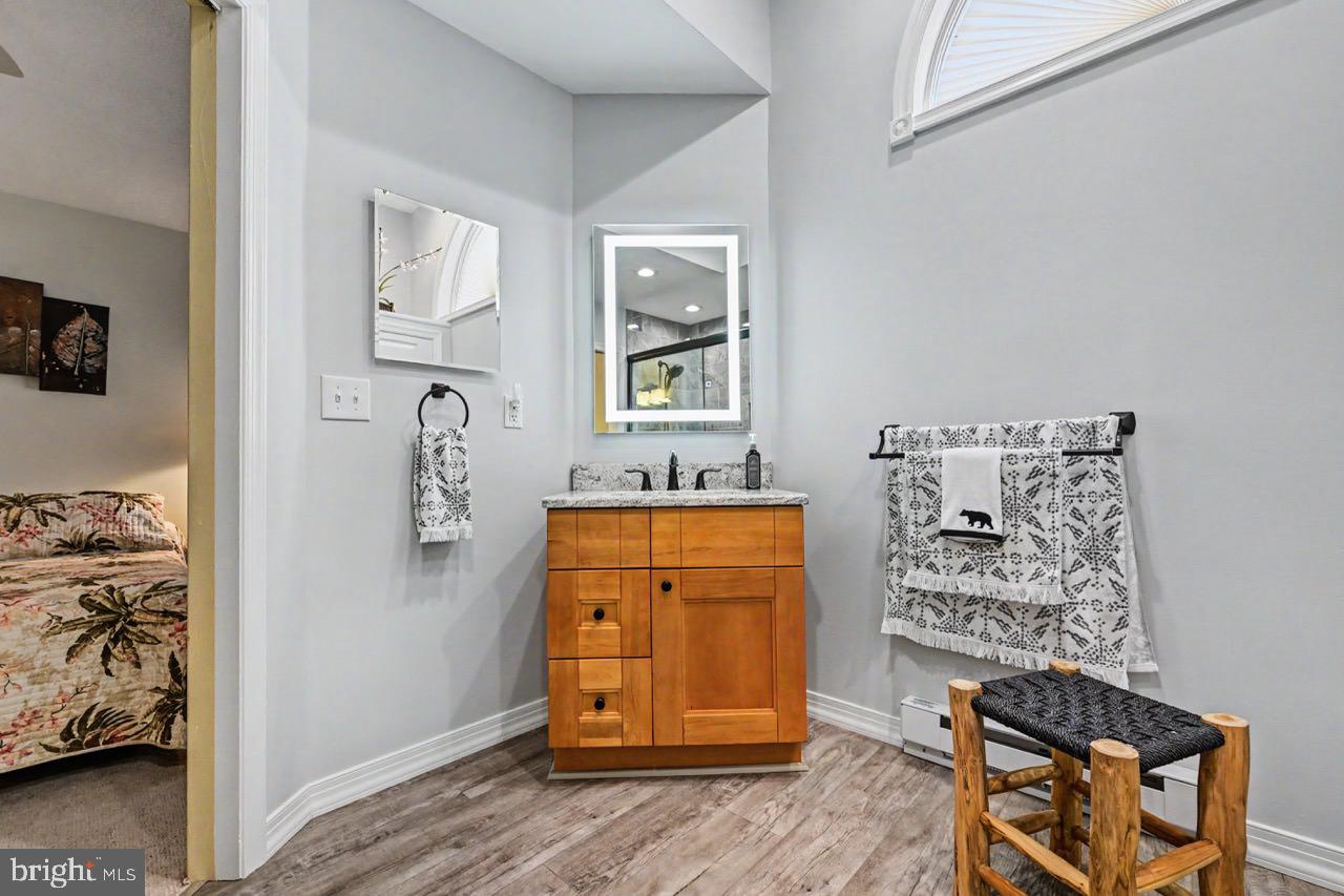 LAUREL WOODS - Residential