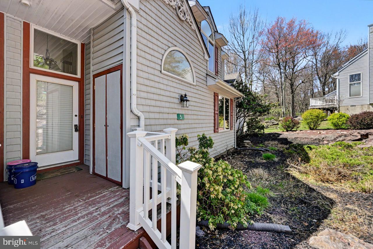 LAUREL WOODS - Residential