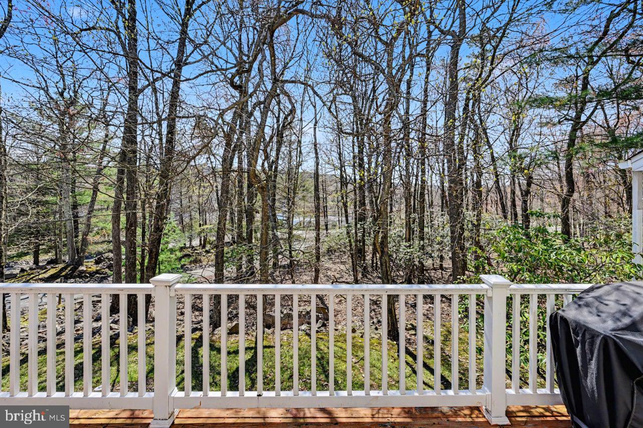 LAUREL WOODS - Residential