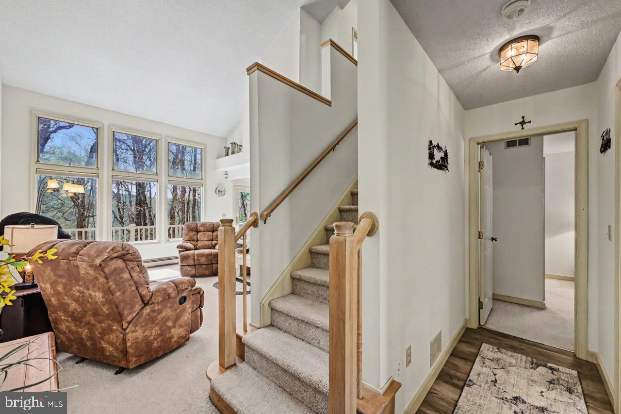 LAUREL WOODS - Residential