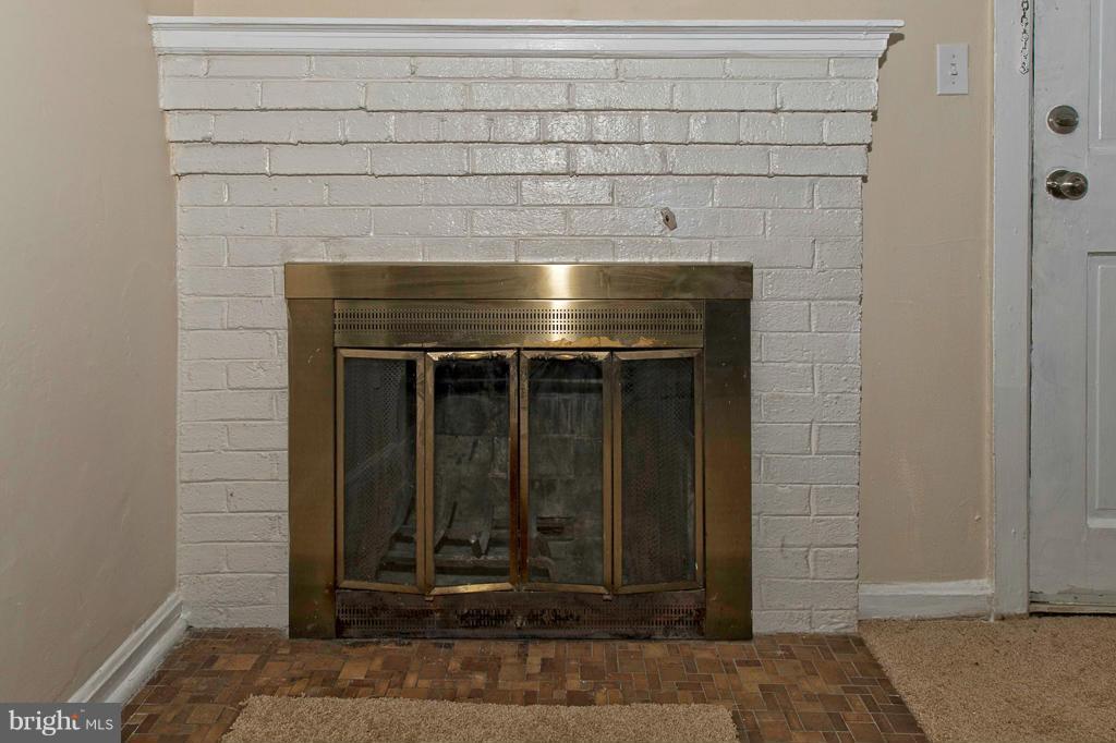 MURMURING PINES - Residential Lease