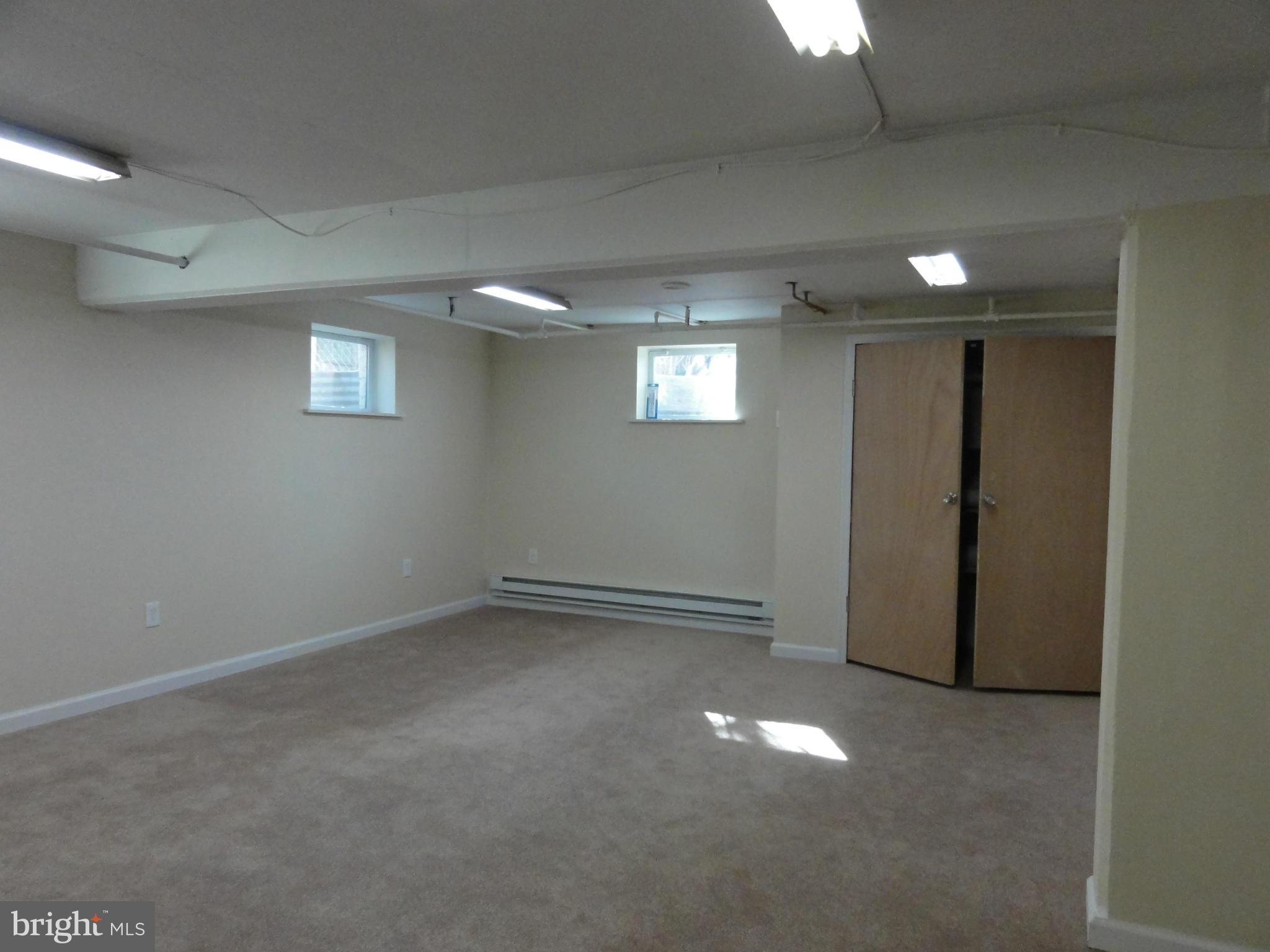 MURMURING PINES - Residential Lease