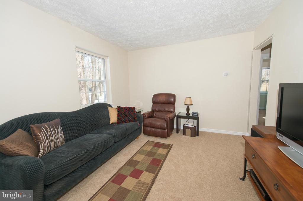 MURMURING PINES - Residential Lease