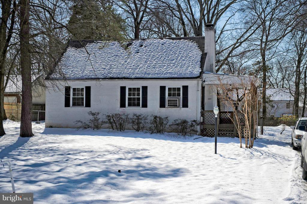 MURMURING PINES - Residential Lease