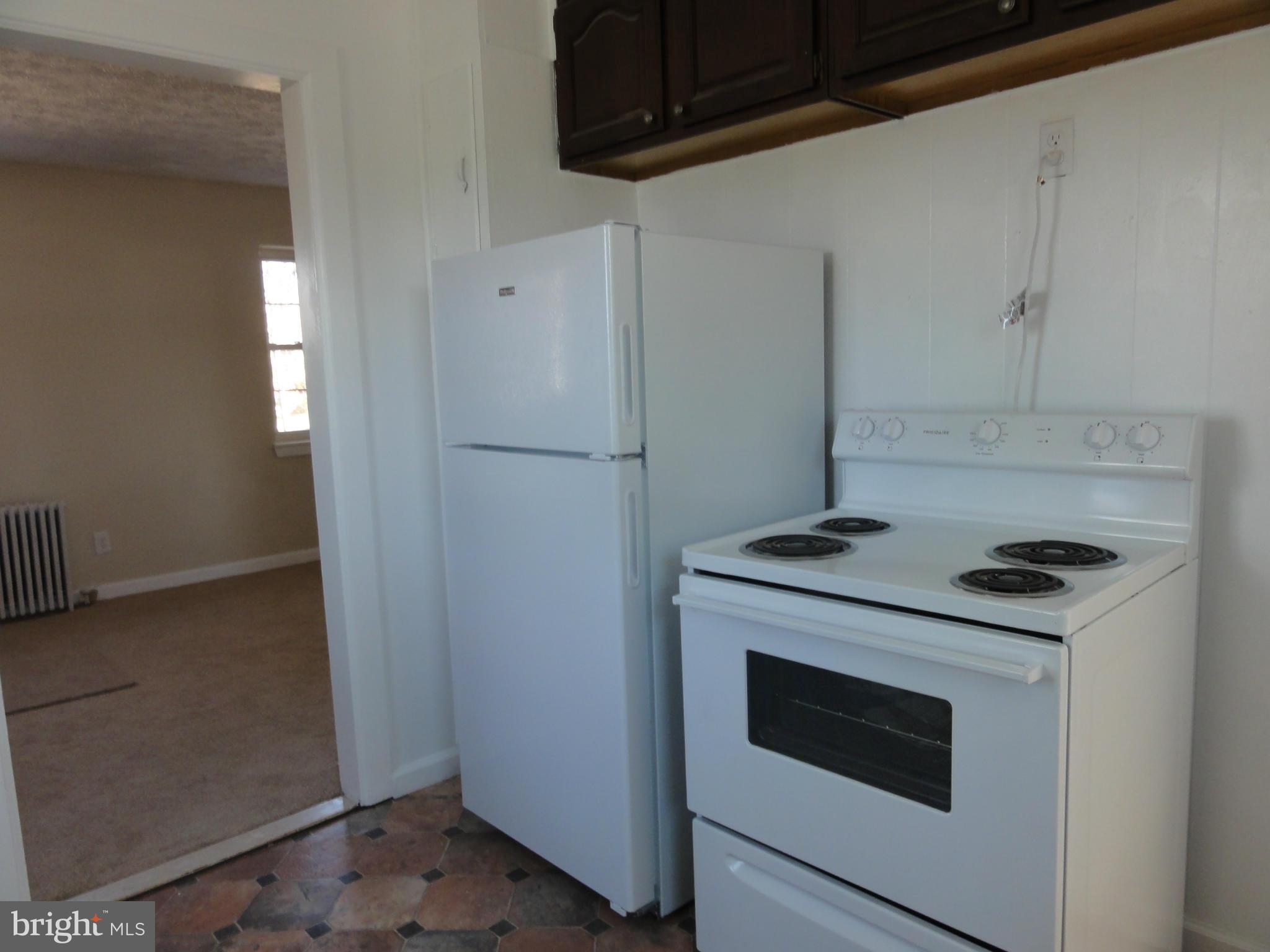 MURMURING PINES - Residential Lease