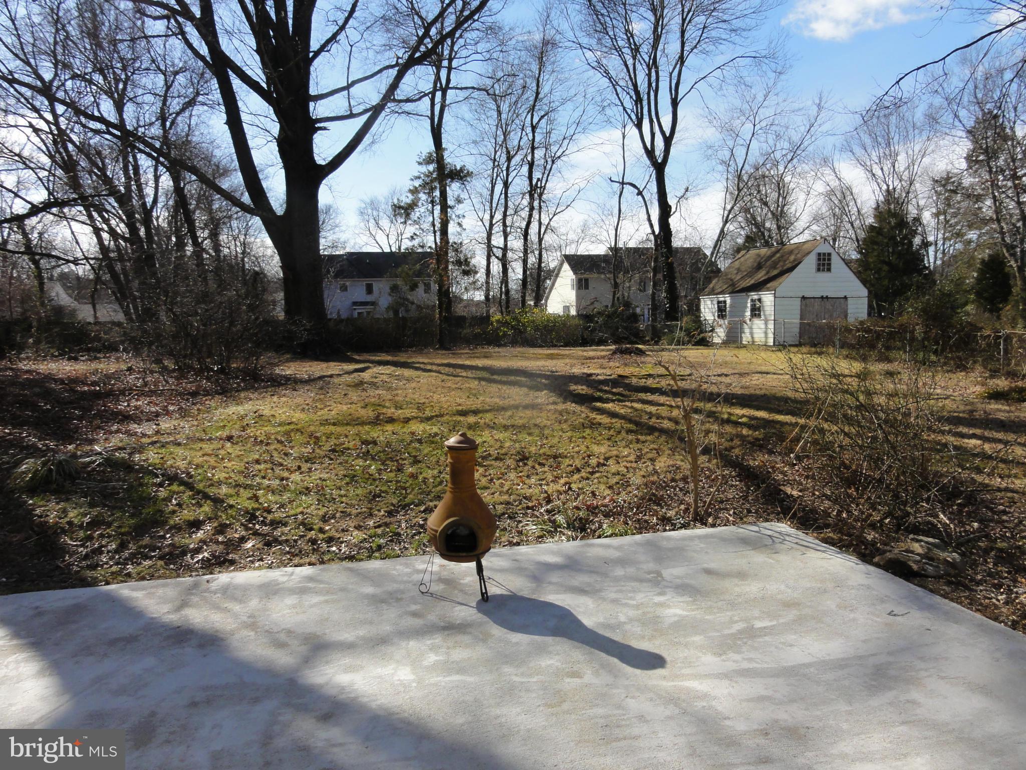 MURMURING PINES - Residential Lease