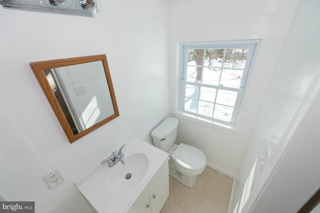 MURMURING PINES - Residential Lease