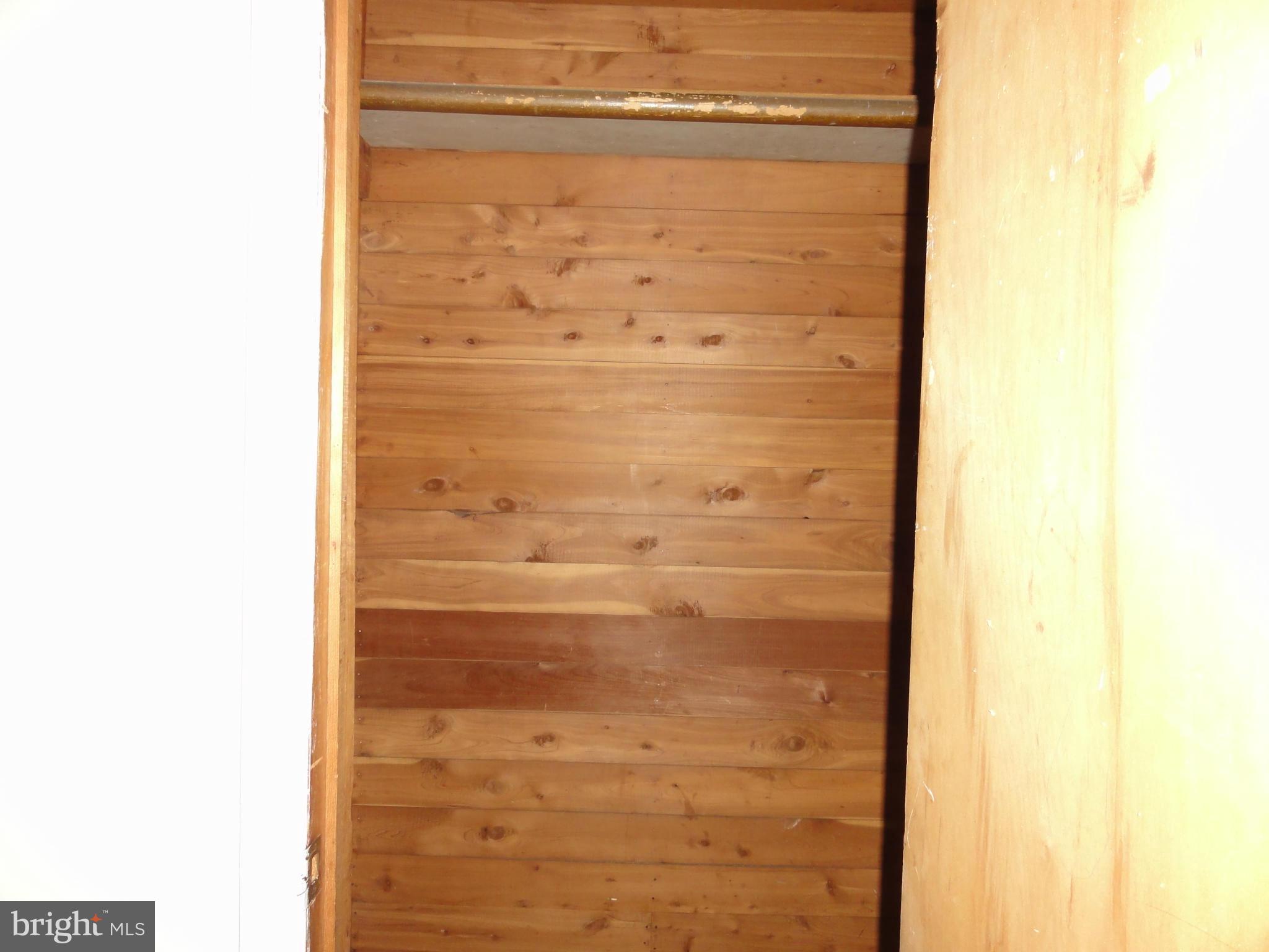 MURMURING PINES - Residential Lease