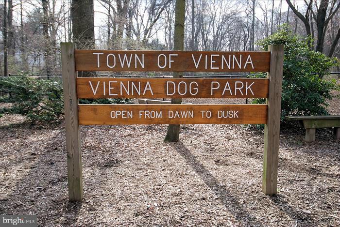 MURMURING PINES - Residential Lease