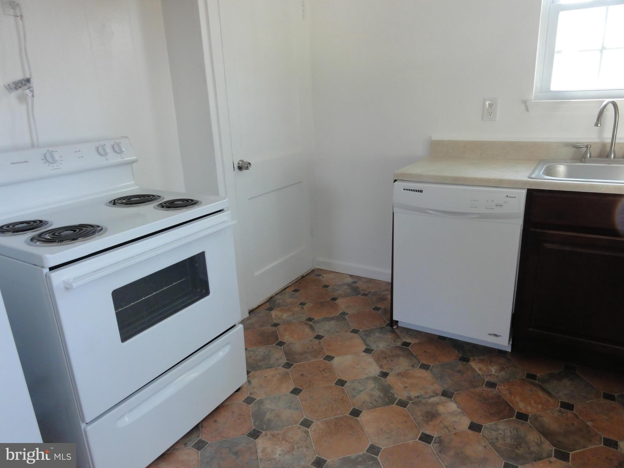 MURMURING PINES - Residential Lease