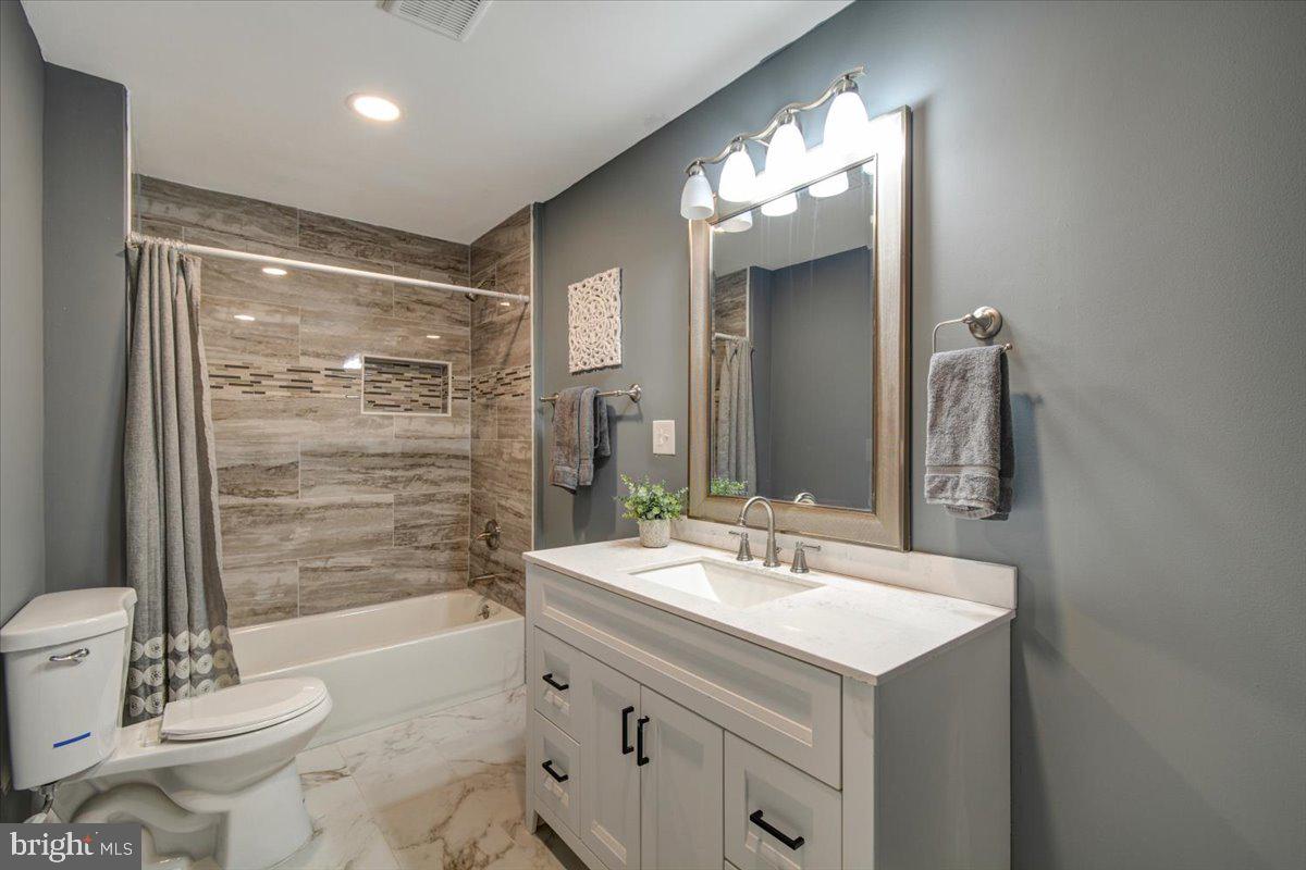 VICTORIAN MANOR - Residential