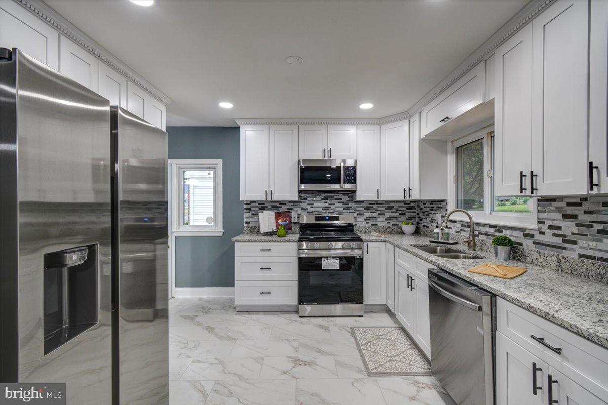 VICTORIAN MANOR - Residential