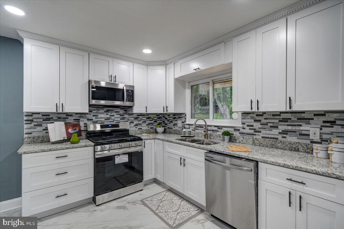 VICTORIAN MANOR - Residential