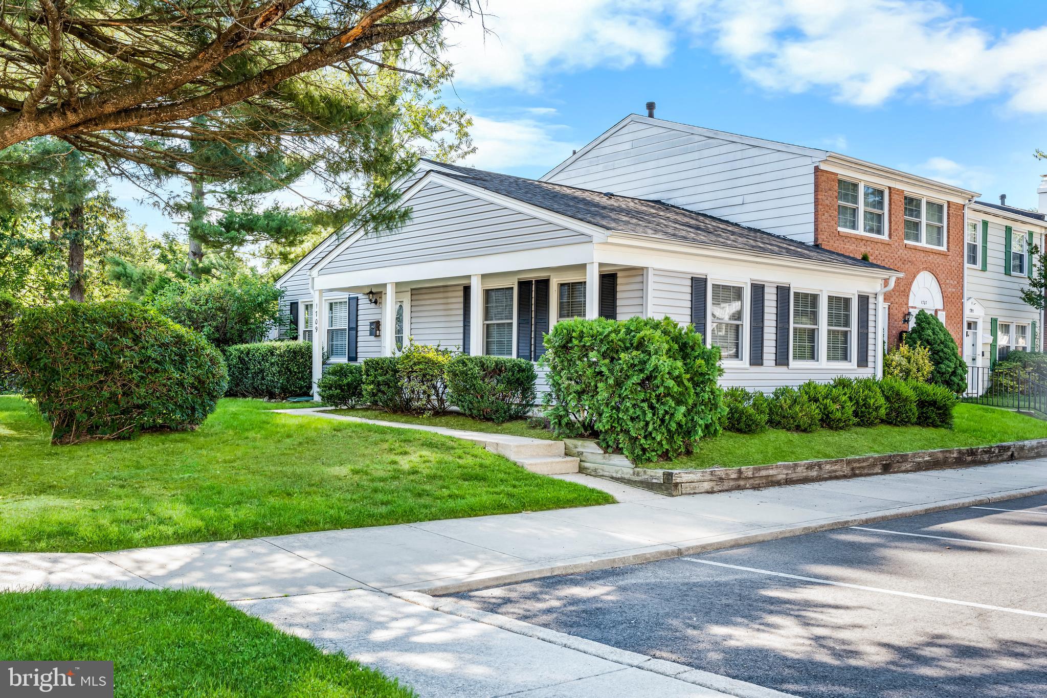 1709 GUNWOOD PLACE
