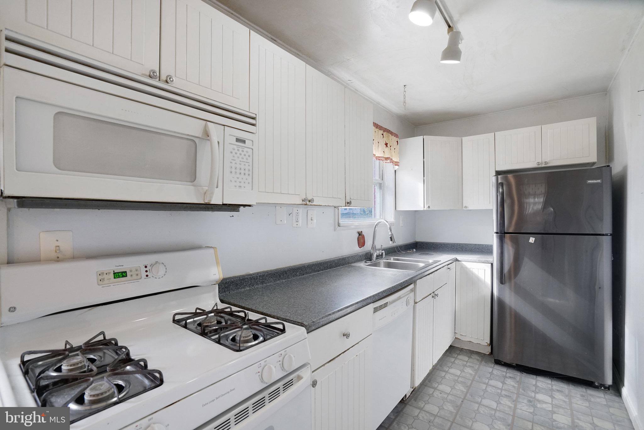 FAIRFAX HOMES - Residential