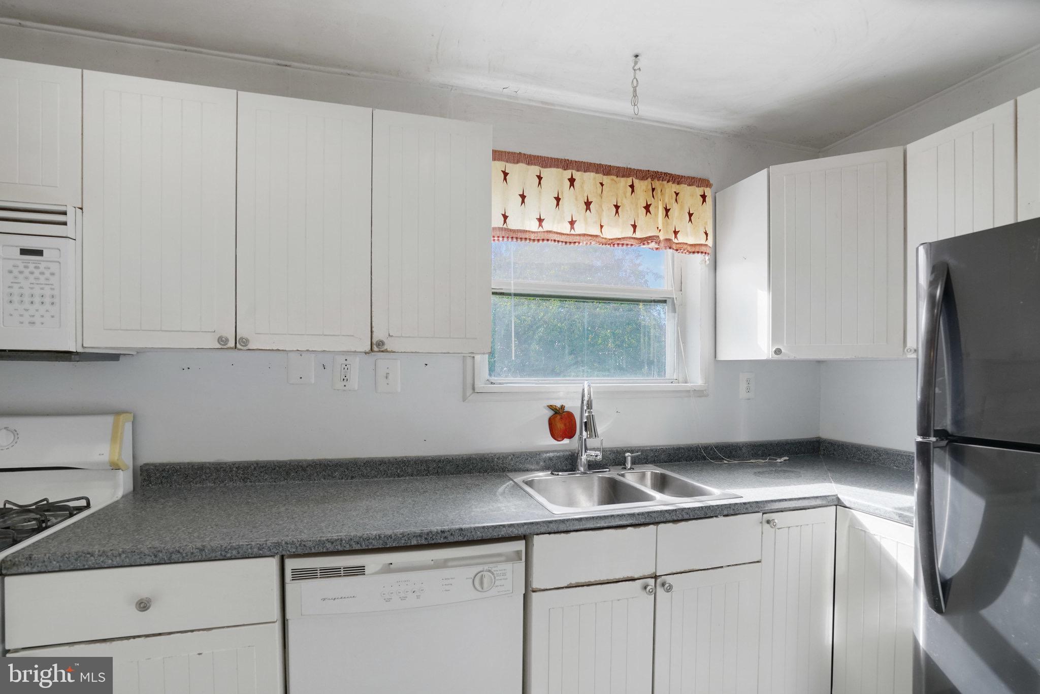 FAIRFAX HOMES - Residential