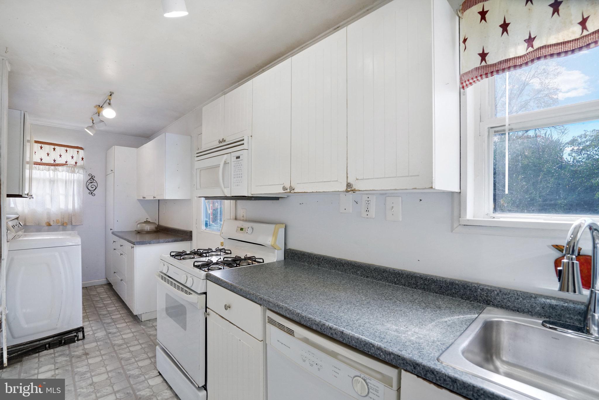 FAIRFAX HOMES - Residential