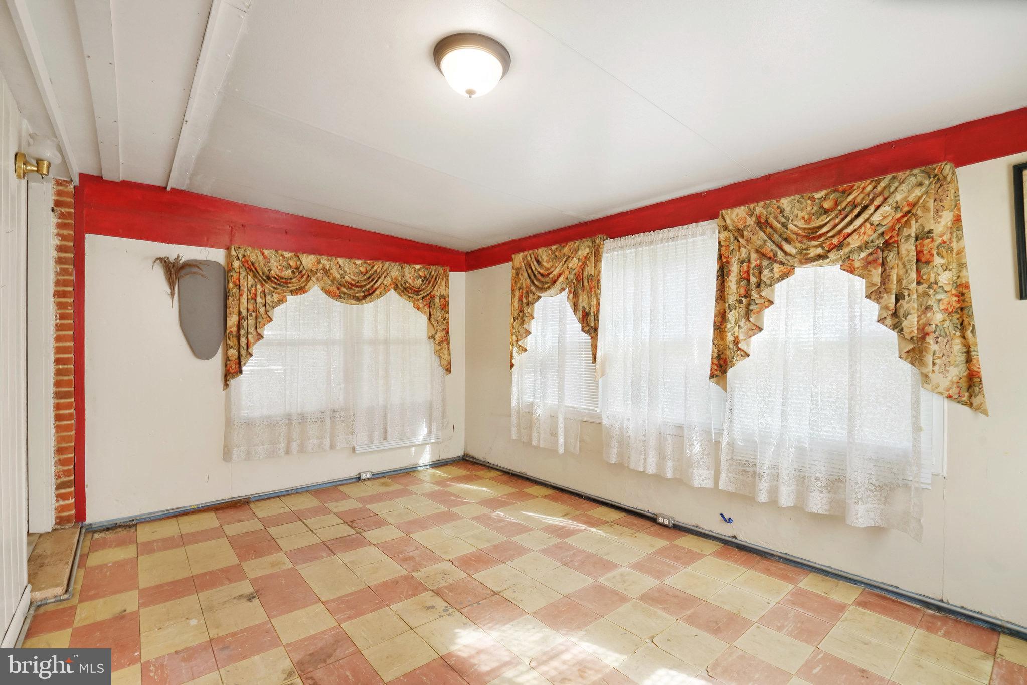 FAIRFAX HOMES - Residential