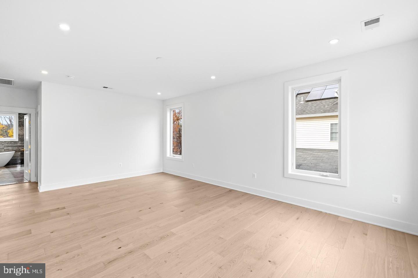 VIENNA WOODS - Residential