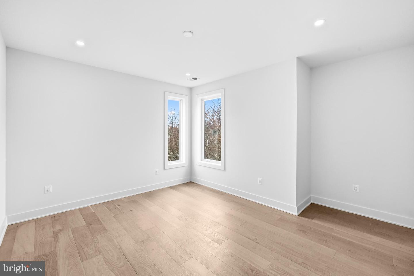 VIENNA WOODS - Residential