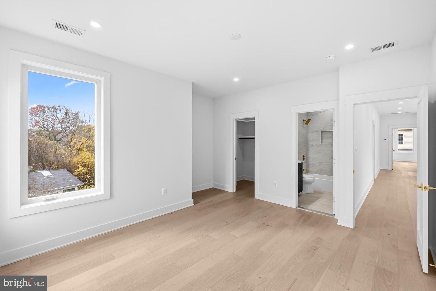 VIENNA WOODS - Residential