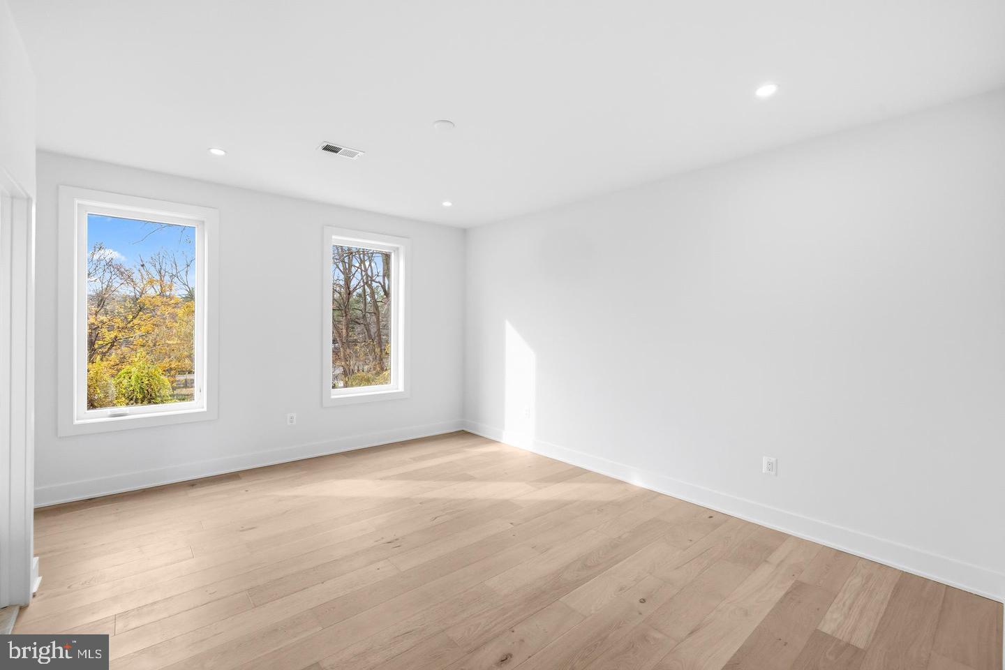 VIENNA WOODS - Residential