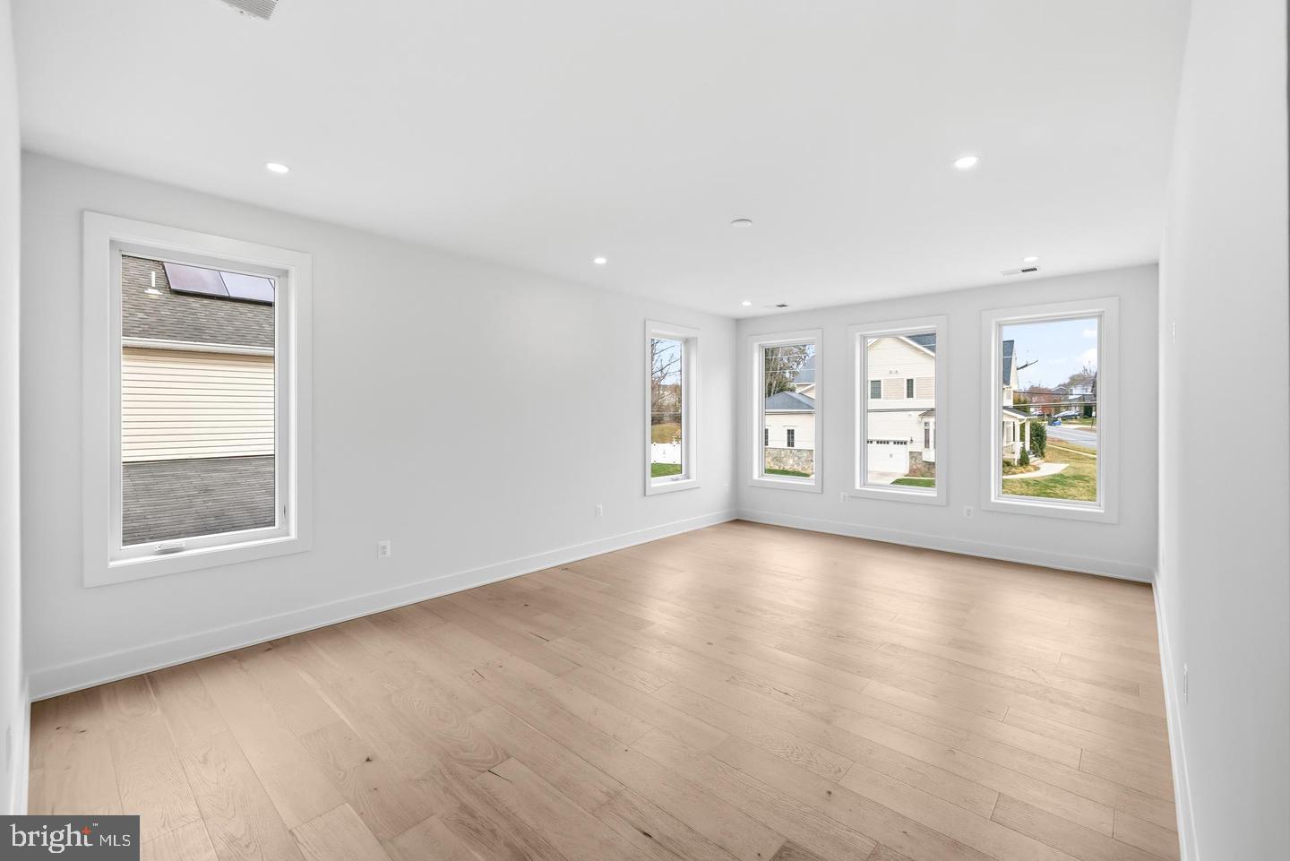 VIENNA WOODS - Residential