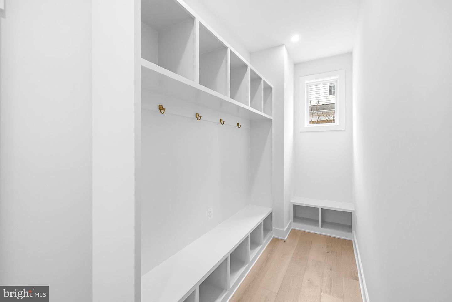 VIENNA WOODS - Residential