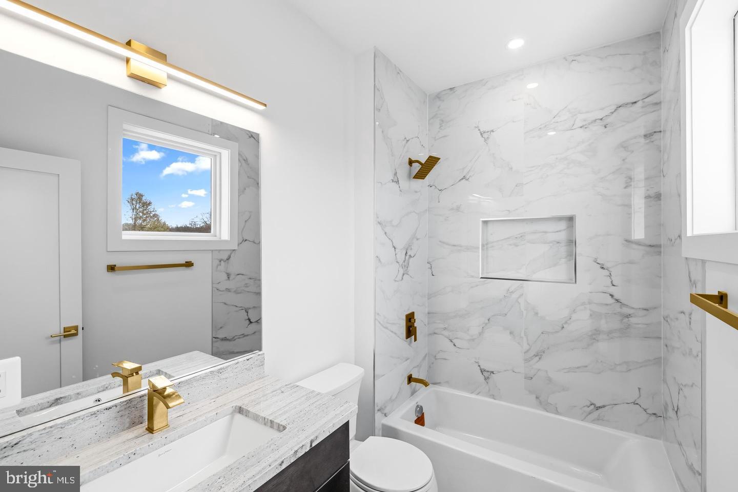 VIENNA WOODS - Residential