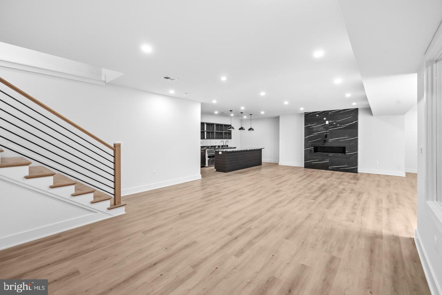 VIENNA WOODS - Residential