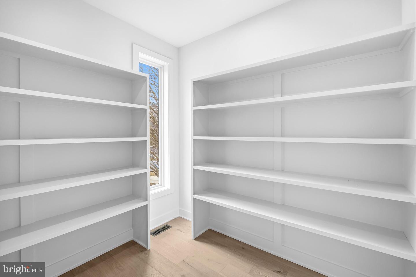 VIENNA WOODS - Residential