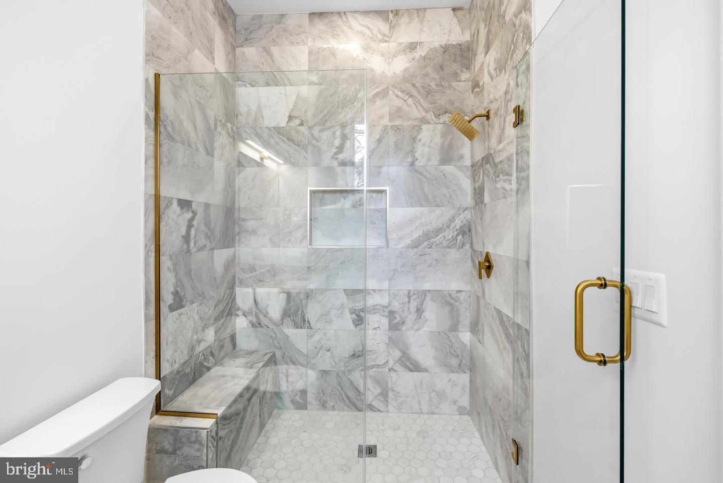 VIENNA WOODS - Residential