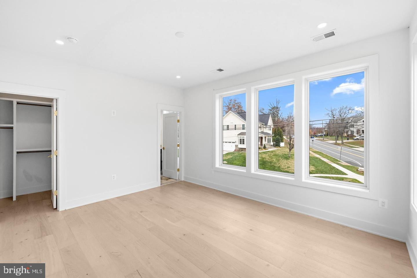 VIENNA WOODS - Residential