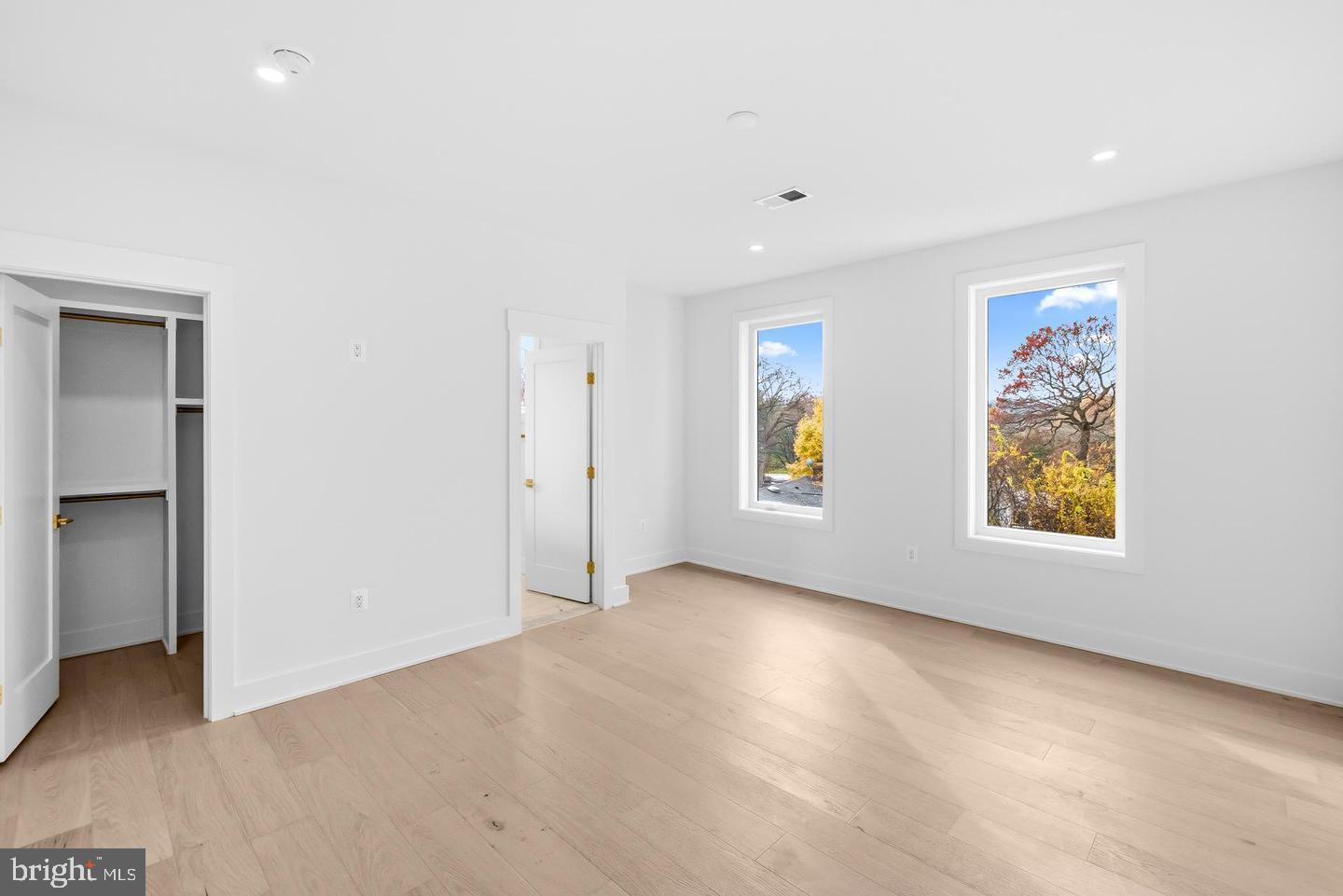 VIENNA WOODS - Residential