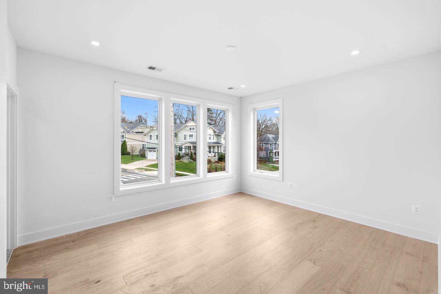 VIENNA WOODS - Residential