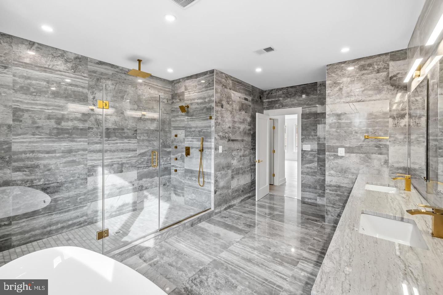 VIENNA WOODS - Residential