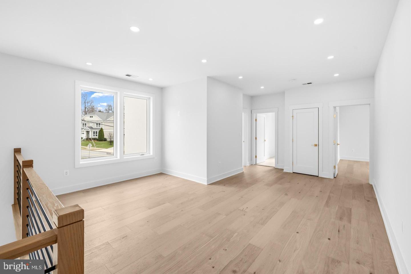 VIENNA WOODS - Residential