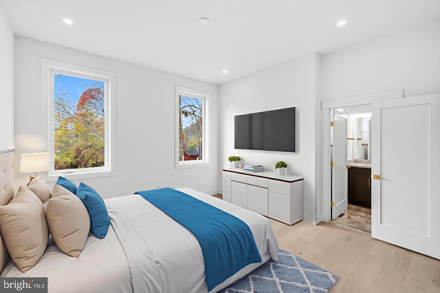 VIENNA WOODS - Residential