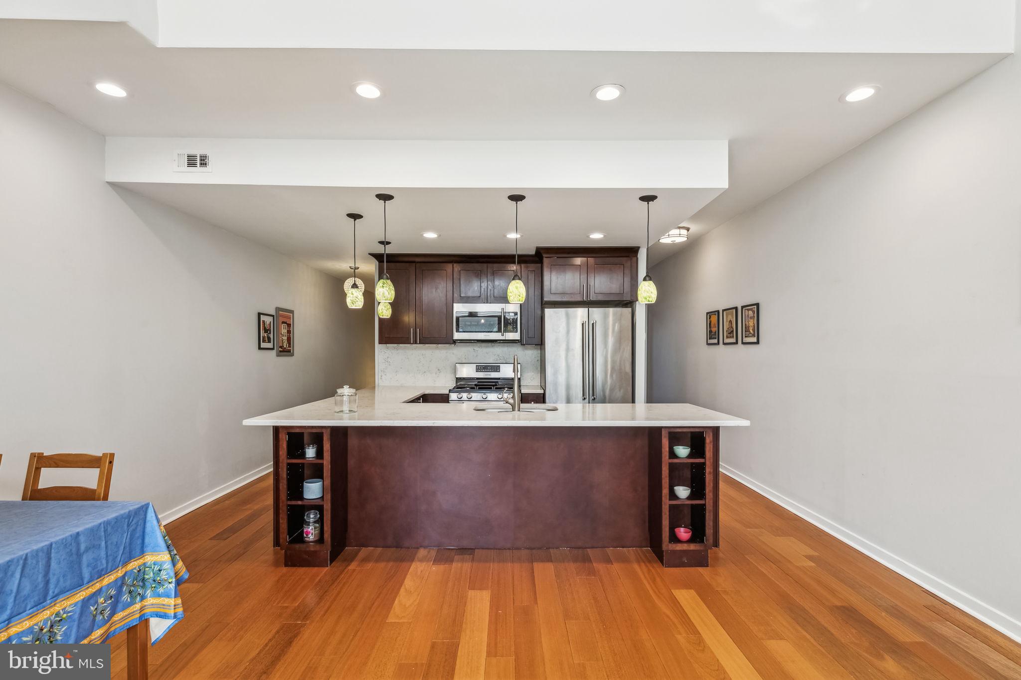 SOCIETY HILL - Residential